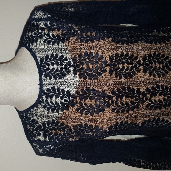 Michael Kors CollectionRound-Neck Bell-Sleeve Floral-Lace Top - Picture 2 of 8